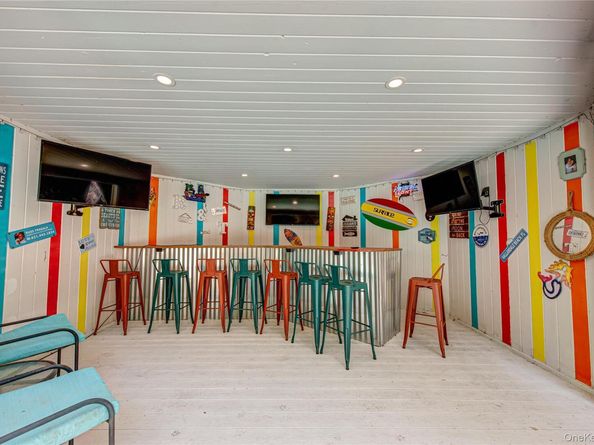 142 Landing Meadow Road, Smithtown NY 11787