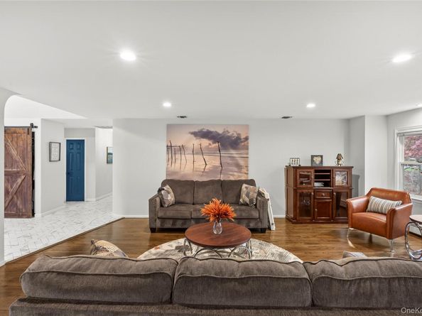 142 Landing Meadow Road, Smithtown NY 11787