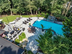 142 Landing Meadow Road, Smithtown NY 11787