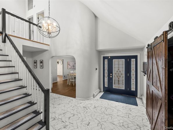 142 Landing Meadow Road, Smithtown NY 11787