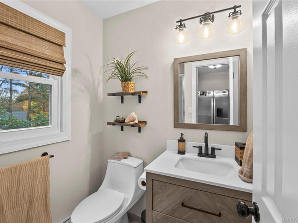 142 Landing Meadow Road, Smithtown NY 11787