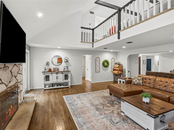 142 Landing Meadow Road, Smithtown NY 11787