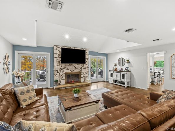 142 Landing Meadow Road, Smithtown NY 11787