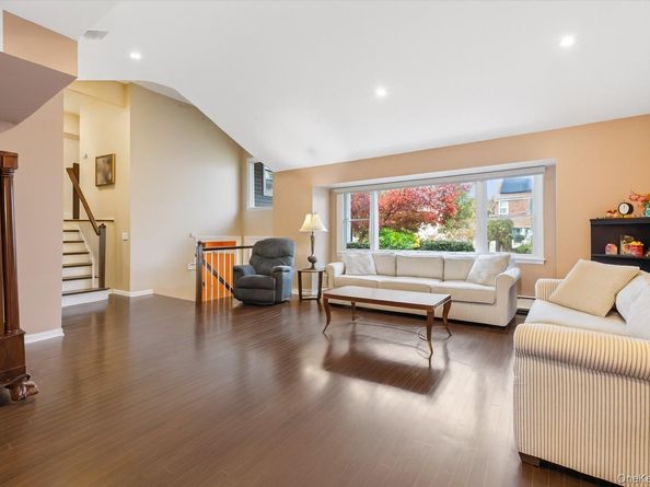 686 Tanwood Drive, West Hempstead NY 11552