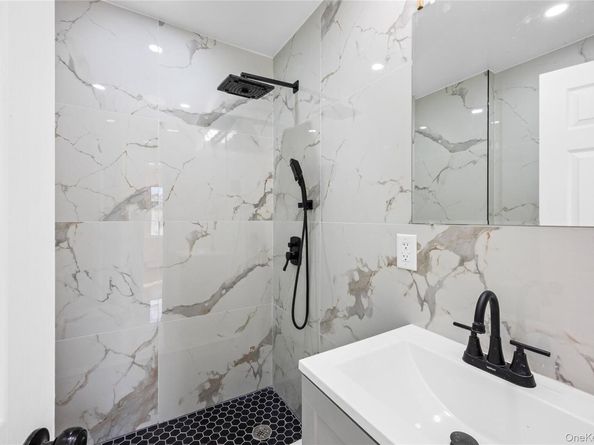 1568 7th Street, West Babylon NY 11704