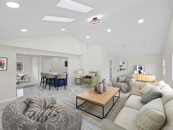 1568 7th Street, West Babylon NY 11704