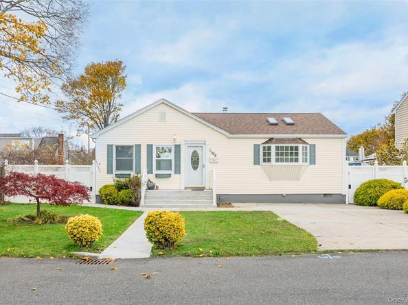 1568 7th Street, West Babylon NY 11704