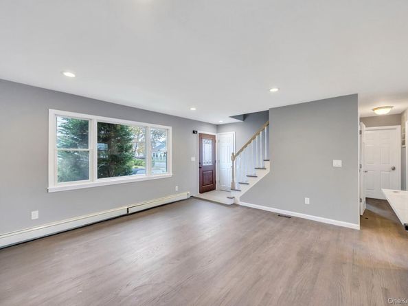 390 Parkside Court, Copiague NY 11726