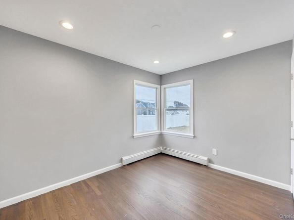 390 Parkside Court, Copiague NY 11726