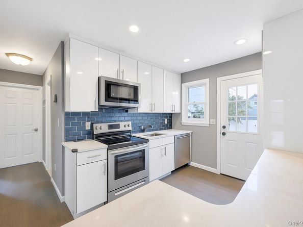 390 Parkside Court, Copiague NY 11726