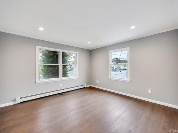 390 Parkside Court, Copiague NY 11726