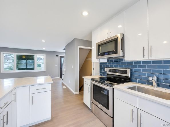 390 Parkside Court, Copiague NY 11726