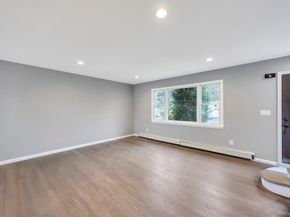 390 Parkside Court, Copiague NY 11726