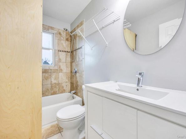 390 Parkside Court, Copiague NY 11726