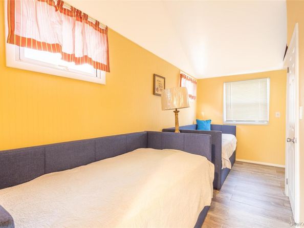 17 Schooner Lane, Baiting Hollow NY 11933