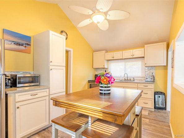 17 Schooner Lane, Baiting Hollow NY 11933