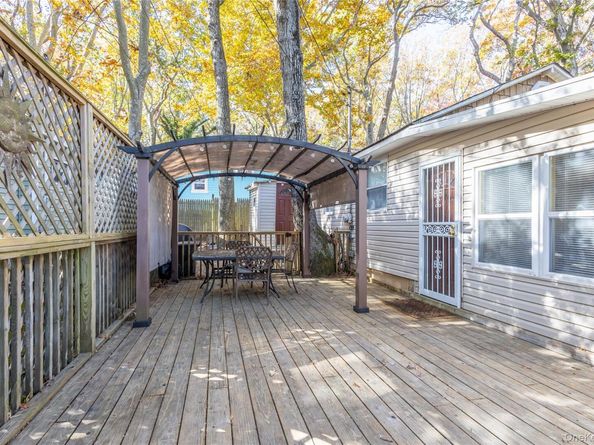 17 Schooner Lane, Baiting Hollow NY 11933