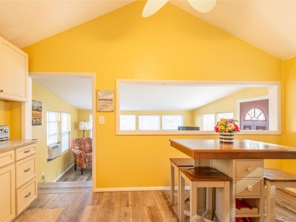 17 Schooner Lane, Baiting Hollow NY 11933