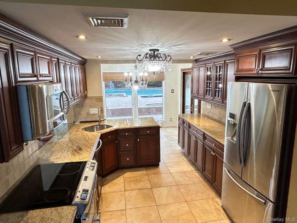 3200 Lydia Lane, Bellmore NY 11710