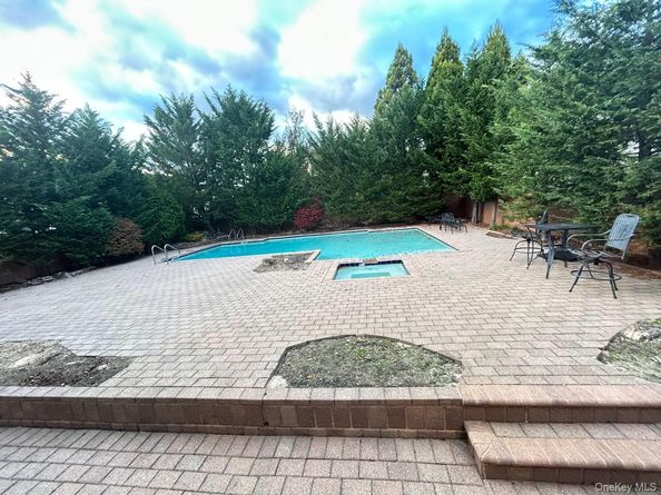 3200 Lydia Lane, Bellmore NY 11710