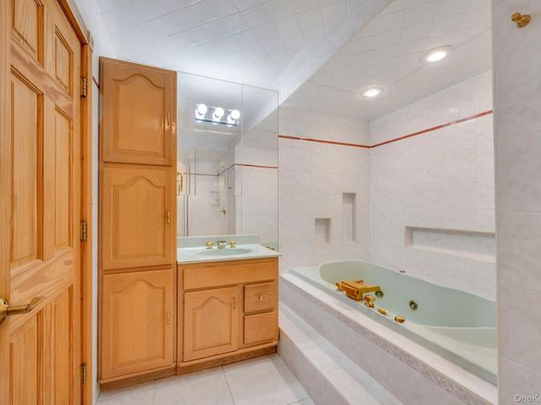 18 Leary Lane, Nesconset NY 11767