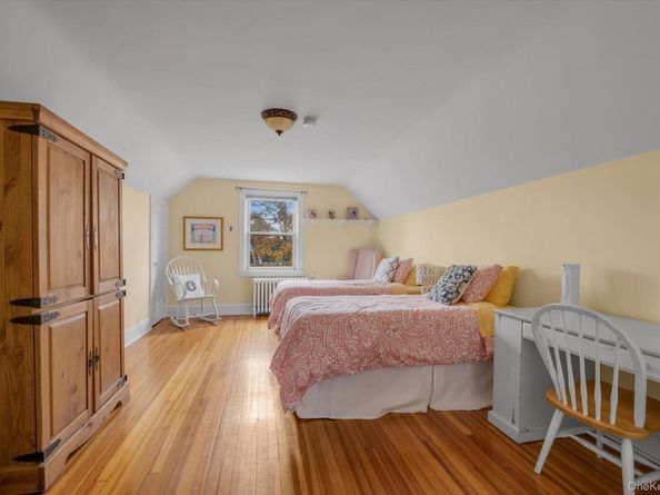 3 Station Road, Great Neck NY 11023