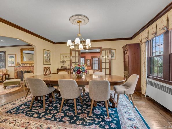 3 Station Road, Great Neck NY 11023