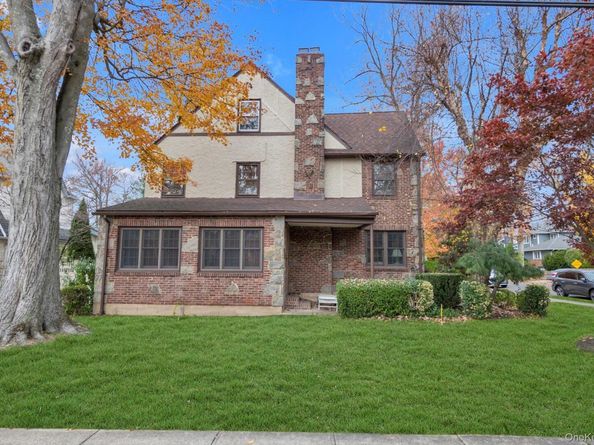 3 Station Road, Great Neck NY 11023