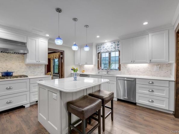 3 Station Road, Great Neck NY 11023