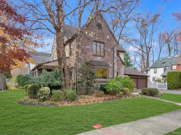 3 Station Road, Great Neck NY 11023