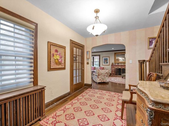 3 Station Road, Great Neck NY 11023