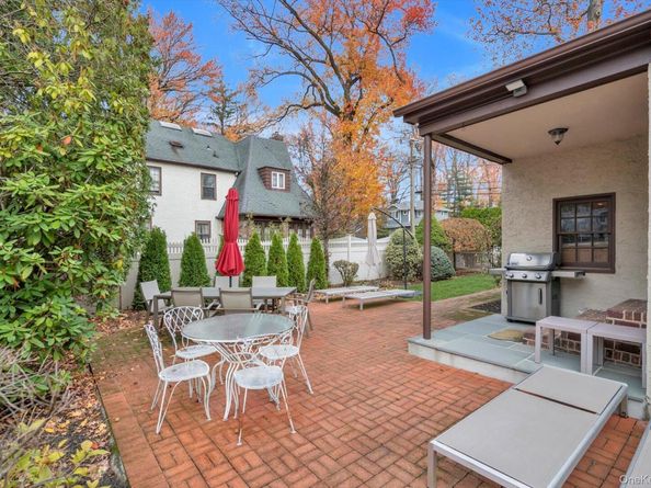 3 Station Road, Great Neck NY 11023