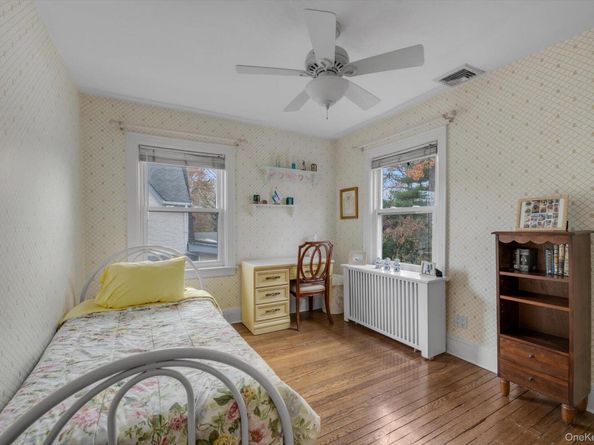 3 Station Road, Great Neck NY 11023