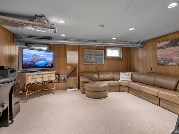 3 Station Road, Great Neck NY 11023