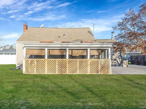 32 Rockledge Drive, Shirley NY 11967