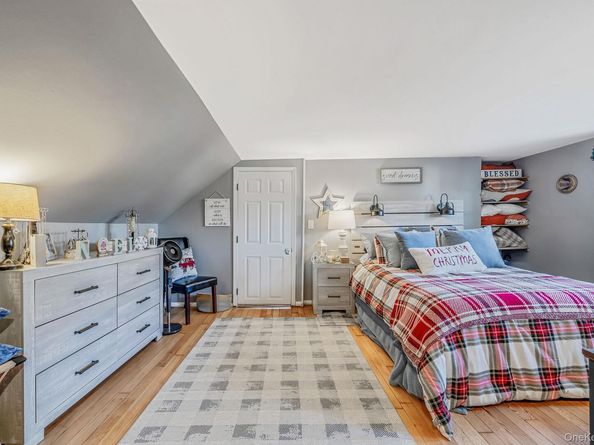 32 Rockledge Drive, Shirley NY 11967