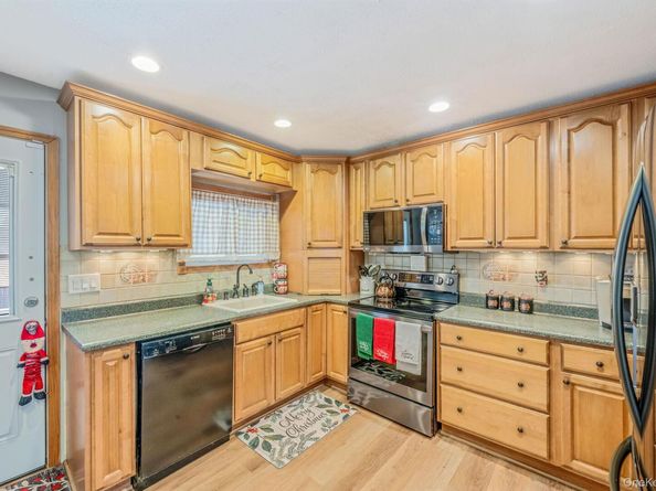 32 Rockledge Drive, Shirley NY 11967