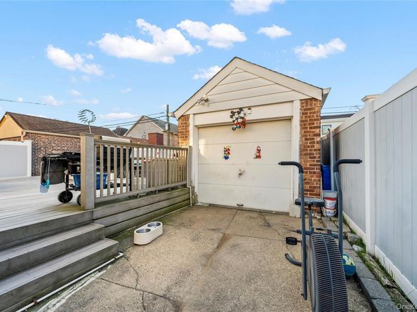 7516 180th Street, Fresh Meadows NY 11366