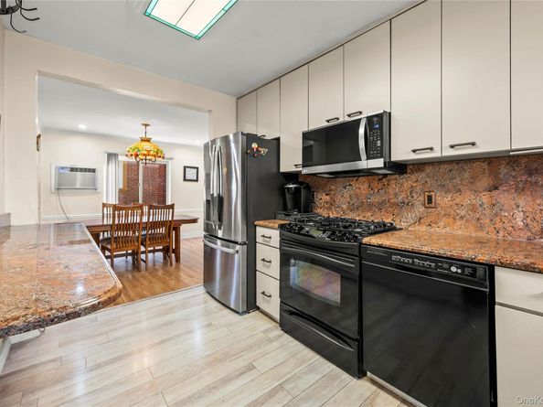 7516 180th Street, Fresh Meadows NY 11366