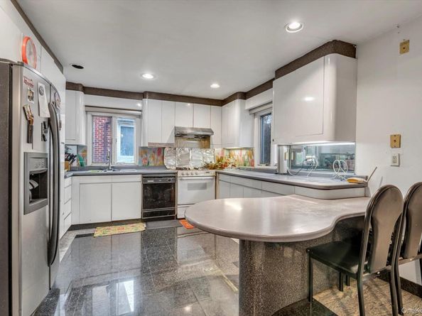 25271 Brattle Avenue, Little Neck NY 11362