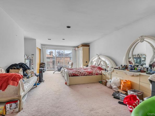 25271 Brattle Avenue, Little Neck NY 11362