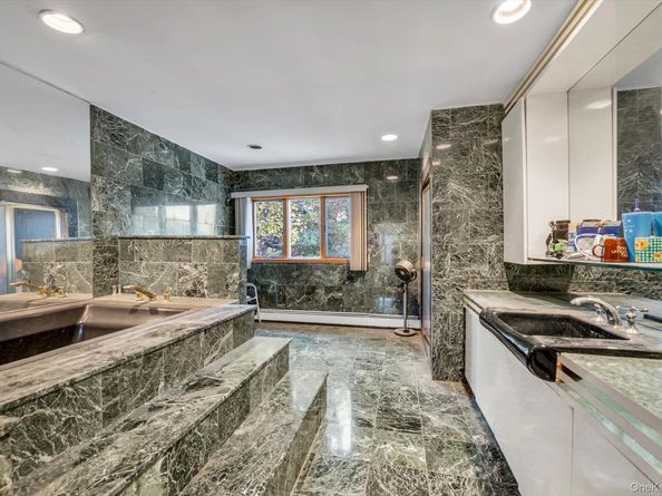 25271 Brattle Avenue, Little Neck NY 11362