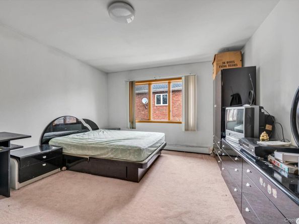 25271 Brattle Avenue, Little Neck NY 11362