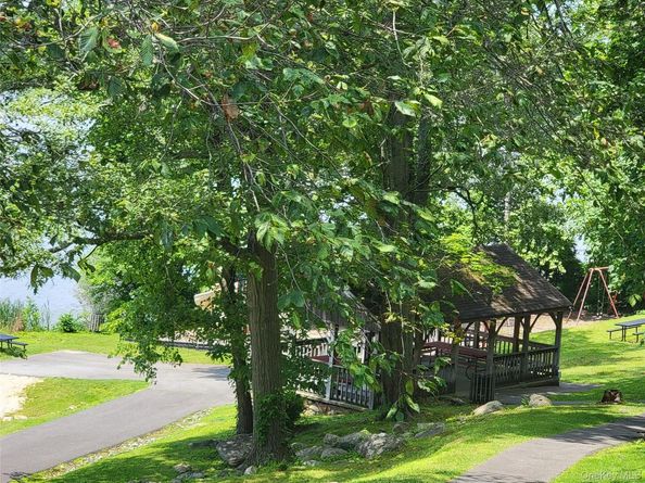 3300 Baker Street 16, Mohegan Lake NY 10547