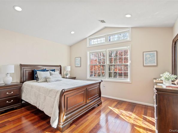 176 Sagamore Drive, Plainview NY 11803