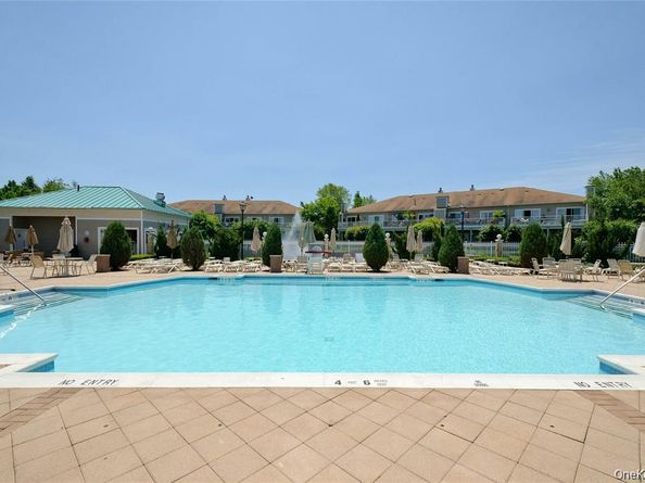 176 Sagamore Drive, Plainview NY 11803