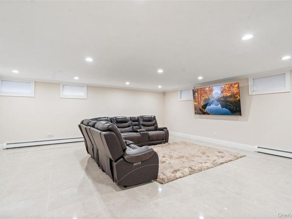 176 Sagamore Drive, Plainview NY 11803