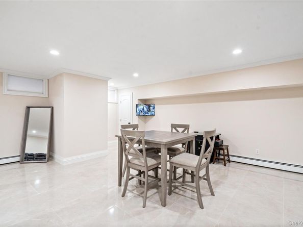 176 Sagamore Drive, Plainview NY 11803