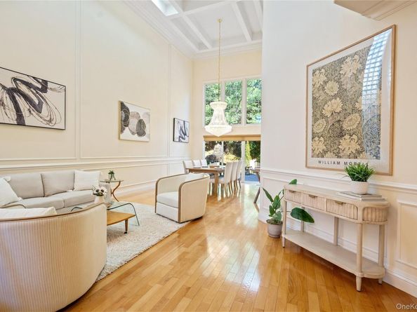 176 Sagamore Drive, Plainview NY 11803