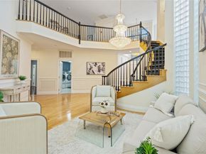 176 Sagamore Drive, Plainview NY 11803